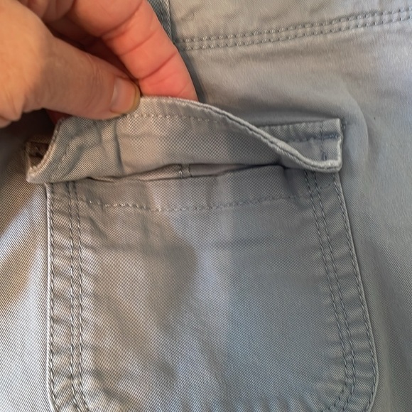 Old Navy Favorite Khakis Gray 3 1/2 Low-Rise Shorts EUC Size 4 - Picture 3 of 5